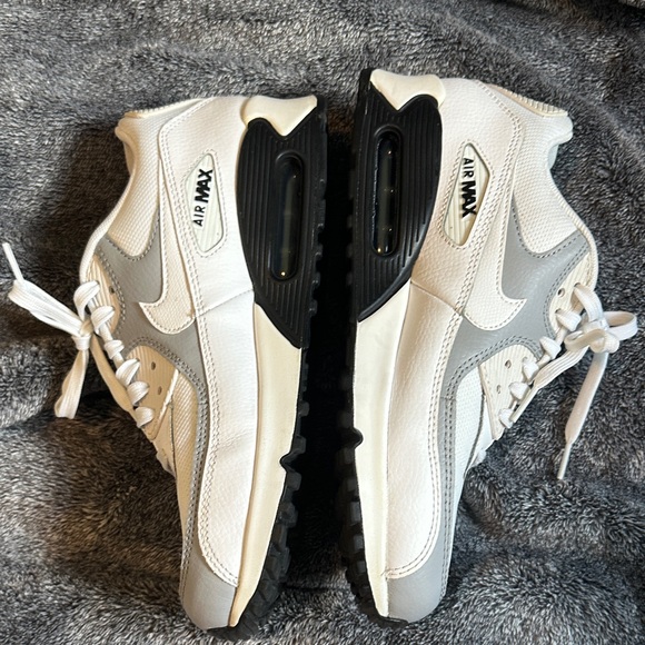 Nike Air Max White and Gray Shoes - Picture 3 of 6